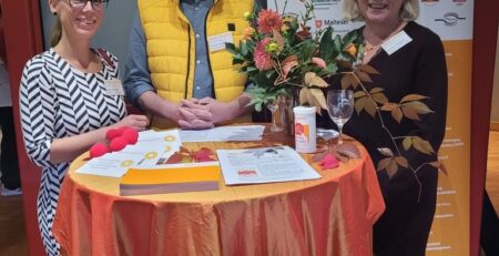 Der Sprecherkreis der ARGE Hospiz am Stand beim Fördernetzwerk soziale Leistungen im Landkreis München