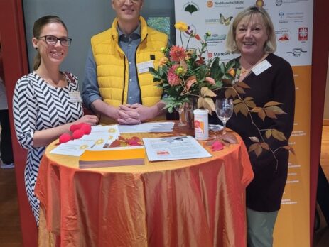 Der Sprecherkreis der ARGE Hospiz am Stand beim Fördernetzwerk soziale Leistungen im Landkreis München