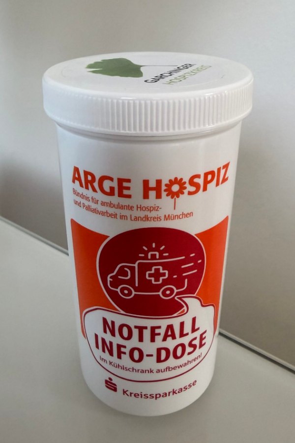 Notfall-Info-Dose der ARGE Hospiz mit Logo der Kreissparkasse